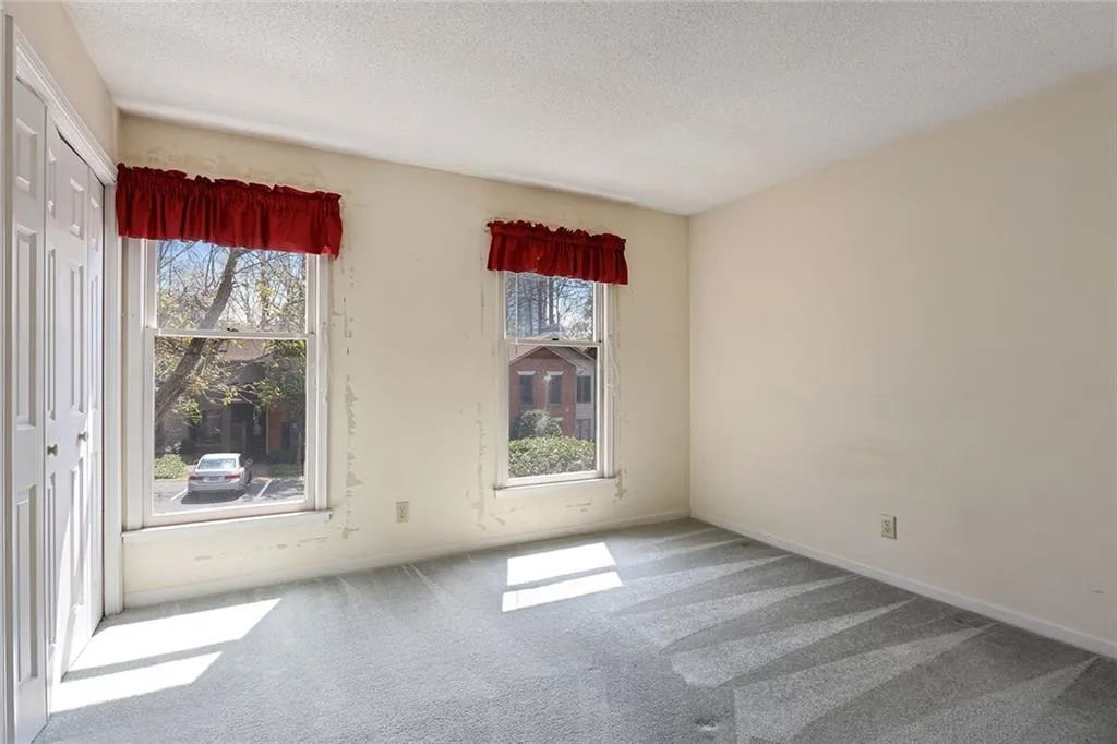 402 Garden Court Unit 402, Sandy Springs, Georgia 30328, 3 Bedrooms Bedrooms, ,2 BathroomsBathrooms,Residential,Sold,402 Garden Court Unit 402,5824135