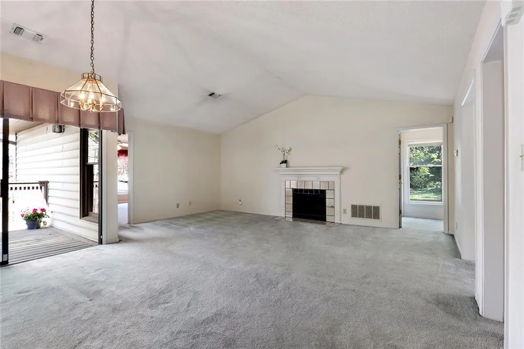 402 Garden Court Unit 402, Sandy Springs, Georgia 30328, 3 Bedrooms Bedrooms, ,2 BathroomsBathrooms,Residential,Sold,402 Garden Court Unit 402,5824135