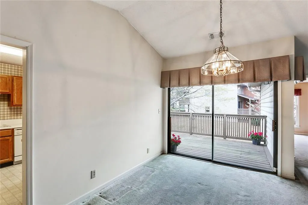 402 Garden Court Unit 402, Sandy Springs, Georgia 30328, 3 Bedrooms Bedrooms, ,2 BathroomsBathrooms,Residential,Sold,402 Garden Court Unit 402,5824135
