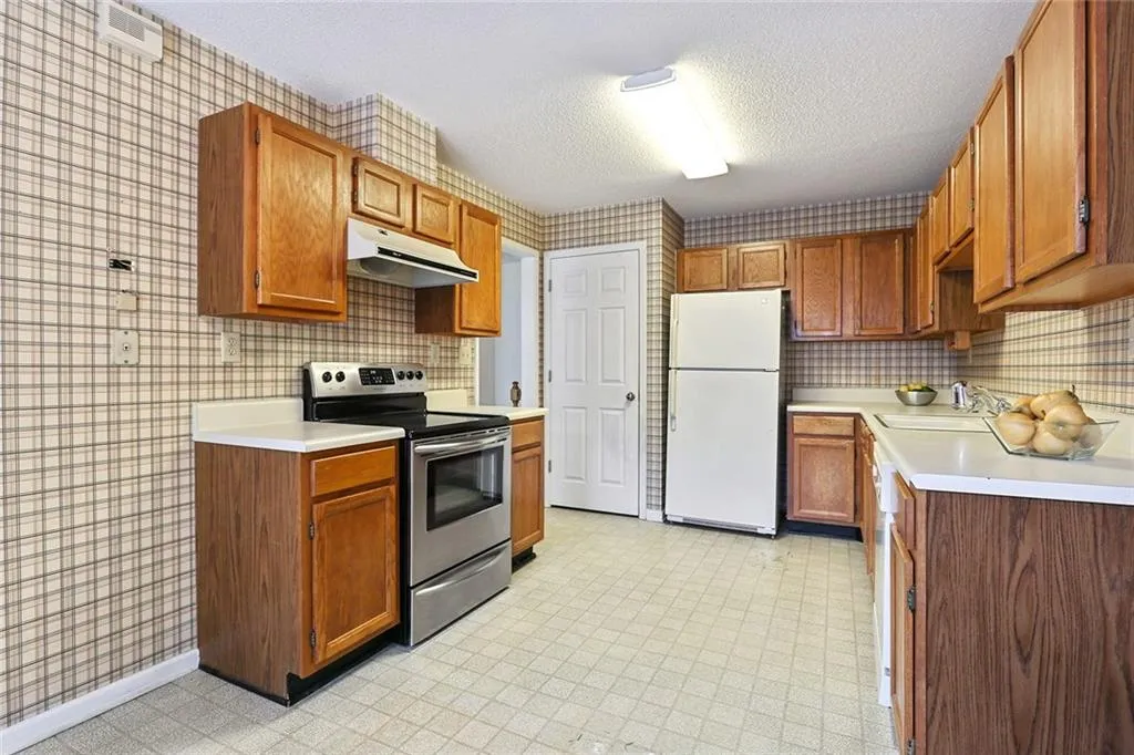 402 Garden Court Unit 402, Sandy Springs, Georgia 30328, 3 Bedrooms Bedrooms, ,2 BathroomsBathrooms,Residential,Sold,402 Garden Court Unit 402,5824135