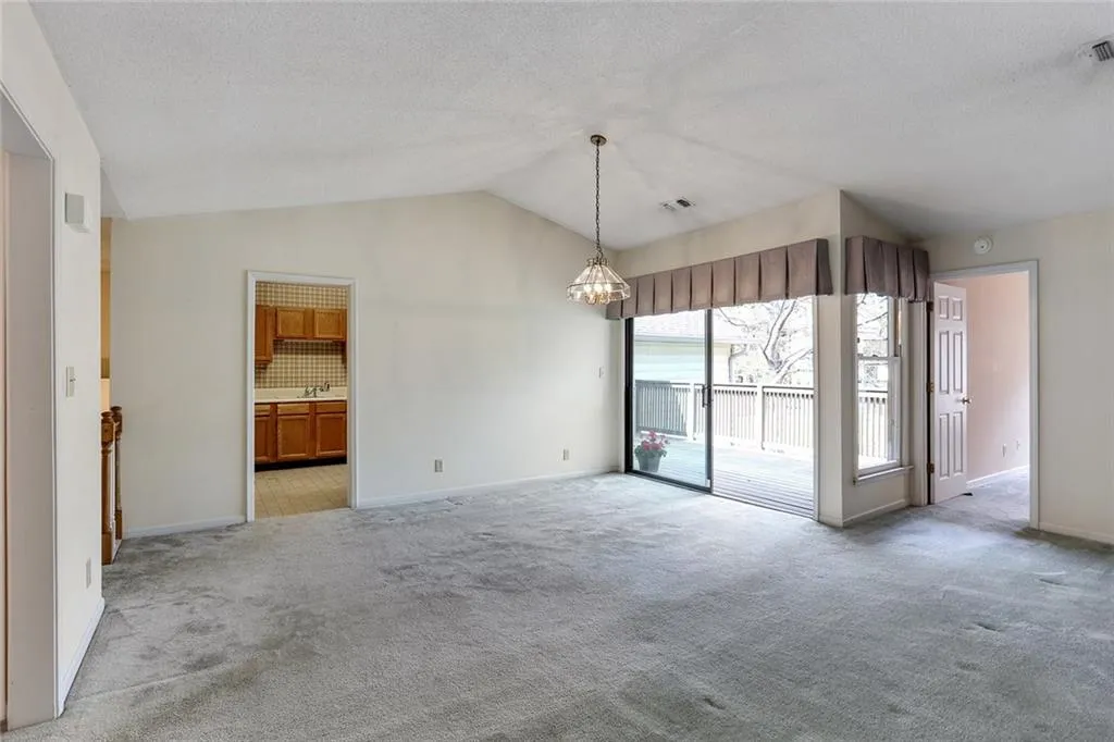402 Garden Court Unit 402, Sandy Springs, Georgia 30328, 3 Bedrooms Bedrooms, ,2 BathroomsBathrooms,Residential,Sold,402 Garden Court Unit 402,5824135