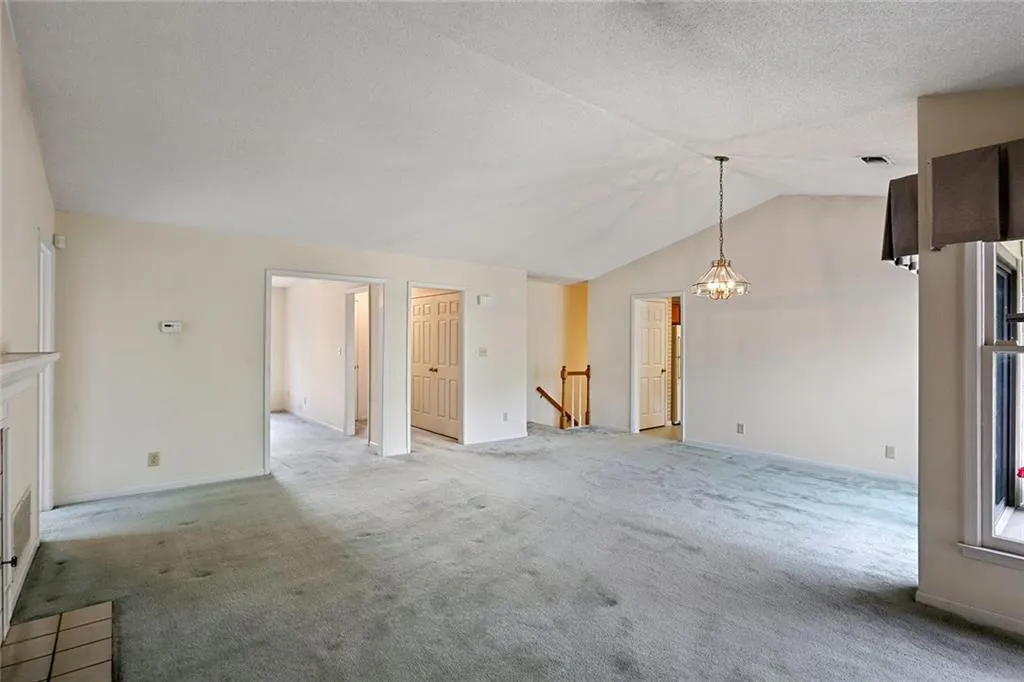 402 Garden Court Unit 402, Sandy Springs, Georgia 30328, 3 Bedrooms Bedrooms, ,2 BathroomsBathrooms,Residential,Sold,402 Garden Court Unit 402,5824135