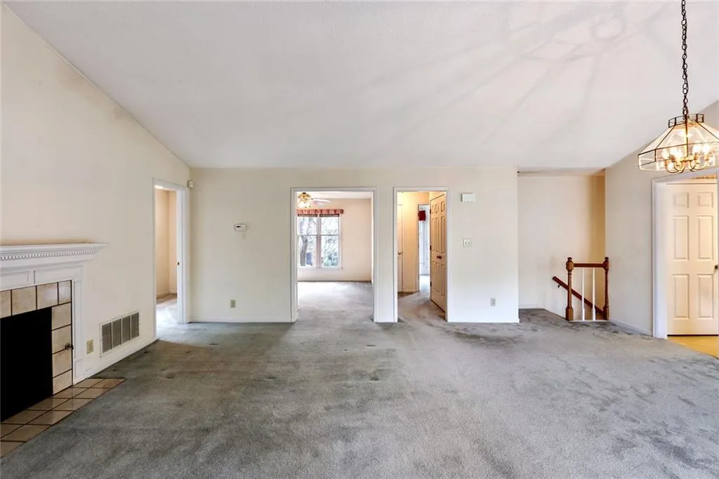 402 Garden Court Unit 402, Sandy Springs, Georgia 30328, 3 Bedrooms Bedrooms, ,2 BathroomsBathrooms,Residential,Sold,402 Garden Court Unit 402,5824135