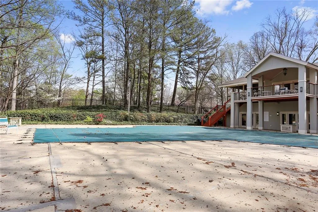 402 Garden Court Unit 402, Sandy Springs, Georgia 30328, 3 Bedrooms Bedrooms, ,2 BathroomsBathrooms,Residential,Sold,402 Garden Court Unit 402,5824135