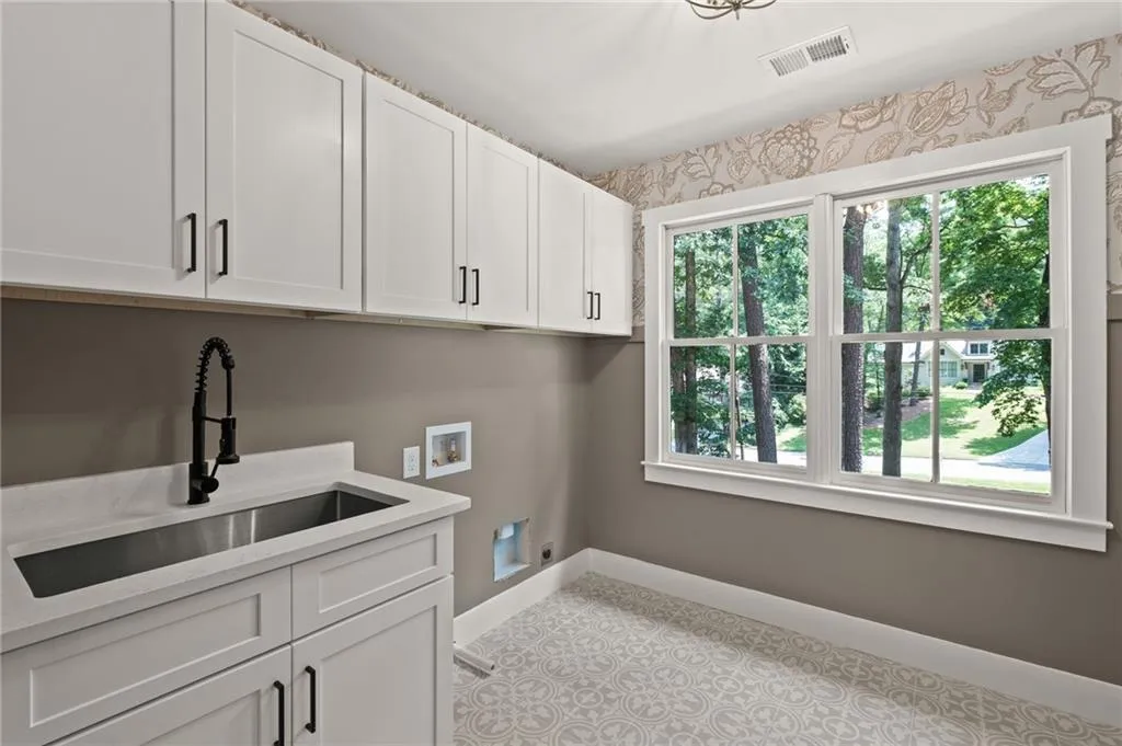 6266 Mountain Brook Way, Atlanta, Georgia 30328, 6 Bedrooms Bedrooms, ,6 BathroomsBathrooms,Residential,Sold,6266 Mountain Brook Way,7225080