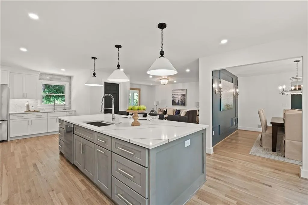 6266 Mountain Brook Way, Atlanta, Georgia 30328, 6 Bedrooms Bedrooms, ,6 BathroomsBathrooms,Residential,Sold,6266 Mountain Brook Way,7225080