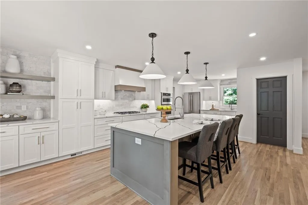 6266 Mountain Brook Way, Atlanta, Georgia 30328, 6 Bedrooms Bedrooms, ,6 BathroomsBathrooms,Residential,Sold,6266 Mountain Brook Way,7225080