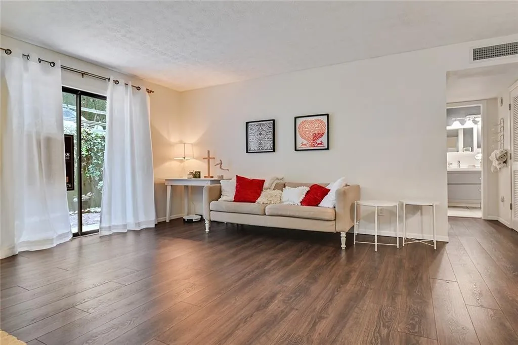 105 River Run Drive Unit 105, Atlanta, Georgia 30350, 1 Bedroom Bedrooms, ,1 BathroomBathrooms,Residential,Sold,105 River Run Drive Unit 105,6734425
