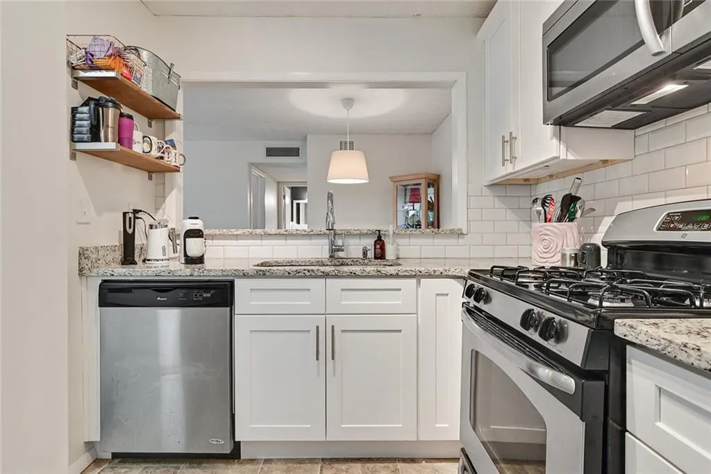 105 River Run Drive Unit 105, Atlanta, Georgia 30350, 1 Bedroom Bedrooms, ,1 BathroomBathrooms,Residential,Sold,105 River Run Drive Unit 105,6734425