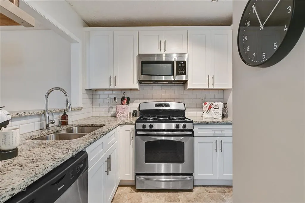105 River Run Drive Unit 105, Atlanta, Georgia 30350, 1 Bedroom Bedrooms, ,1 BathroomBathrooms,Residential,Sold,105 River Run Drive Unit 105,6734425