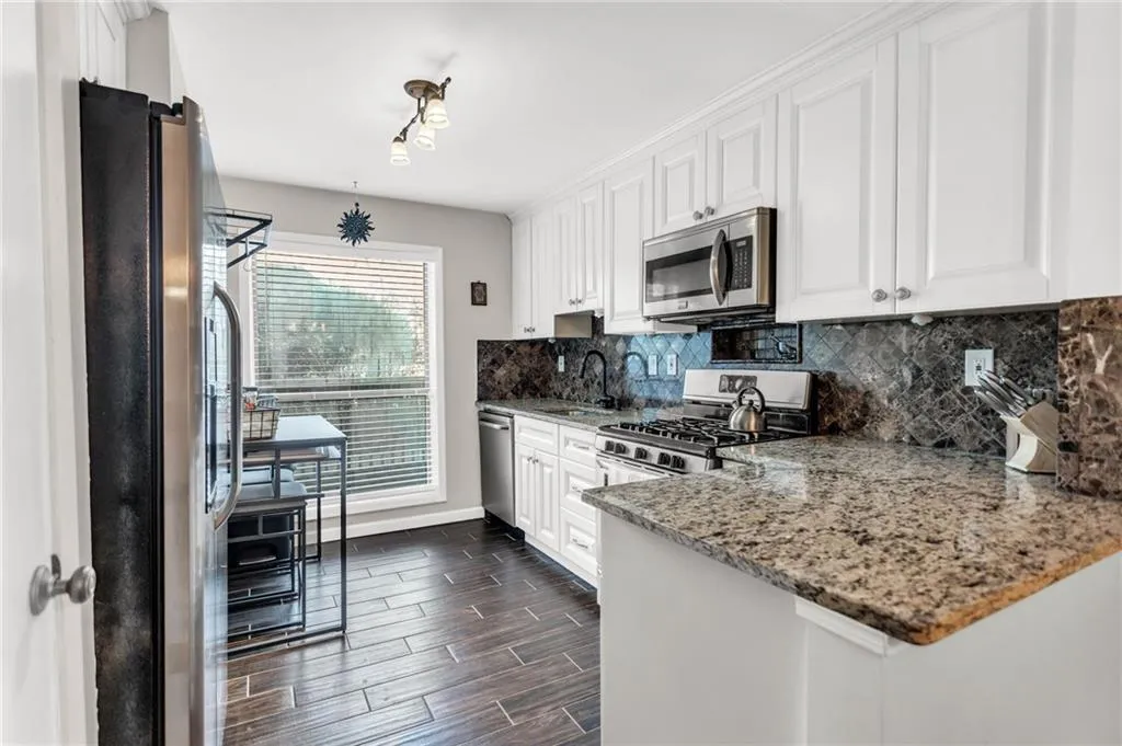 908 Woodcliff Drive, Sandy Springs, Georgia 30350, 2 Bedrooms Bedrooms, ,2 BathroomsBathrooms,Residential,Sold,908 Woodcliff Drive,7167950