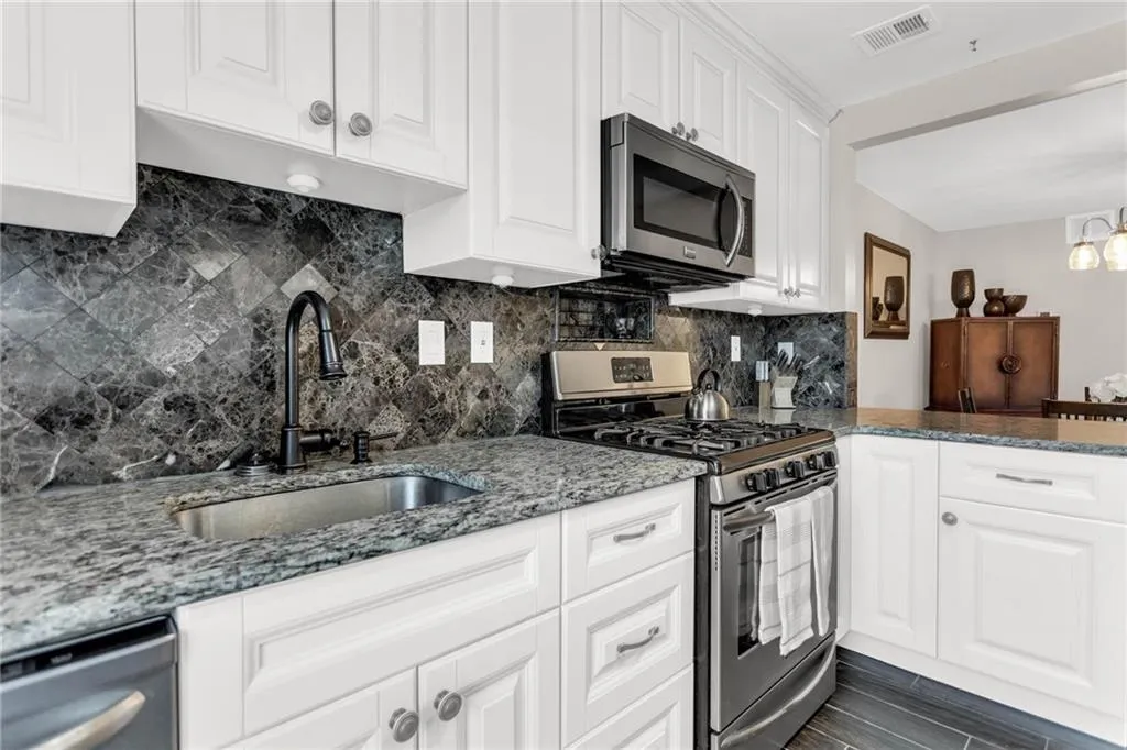 908 Woodcliff Drive, Sandy Springs, Georgia 30350, 2 Bedrooms Bedrooms, ,2 BathroomsBathrooms,Residential,Sold,908 Woodcliff Drive,7167950