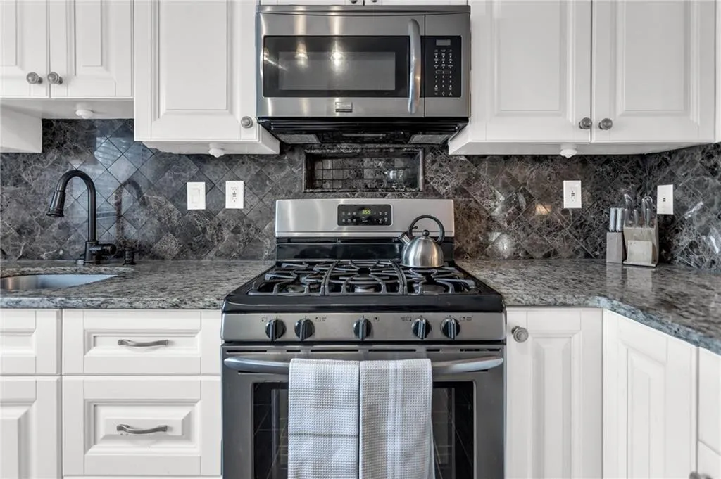 908 Woodcliff Drive, Sandy Springs, Georgia 30350, 2 Bedrooms Bedrooms, ,2 BathroomsBathrooms,Residential,Sold,908 Woodcliff Drive,7167950