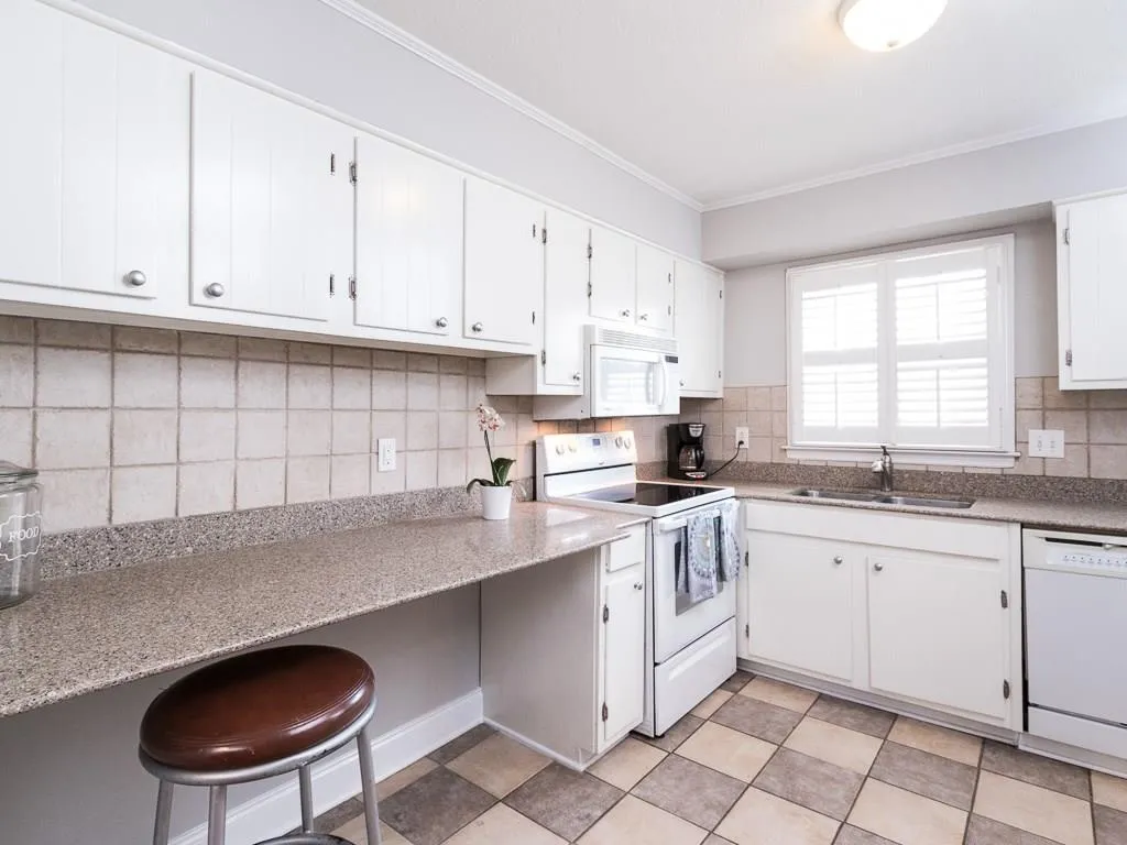 6700 Roswell Road Unit 26e, Atlanta, Georgia 30328, 2 Bedrooms Bedrooms, ,1 BathroomBathrooms,Residential,Sold,6700 Roswell Road Unit 26e,5710547