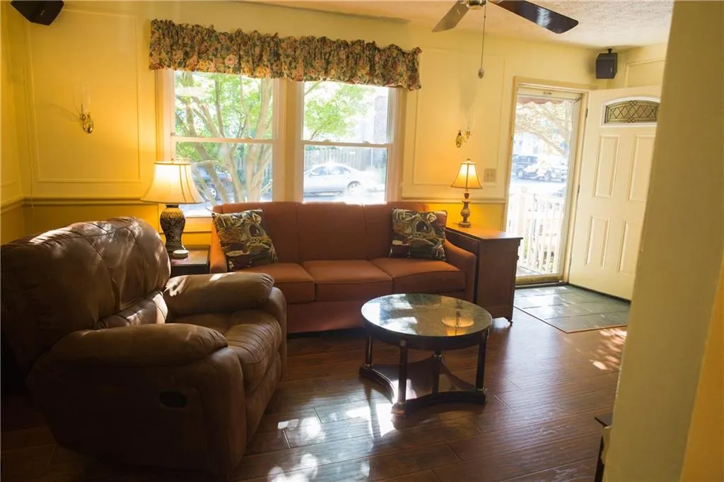 8827 Applegate Lane, Sandy Springs, Georgia 30350, 3 Bedrooms Bedrooms, ,2 BathroomsBathrooms,Residential,Sold,8827 Applegate Lane,5850644