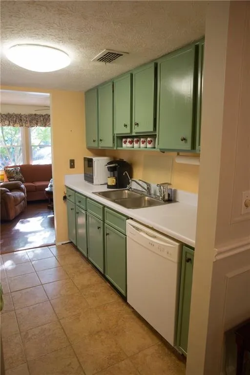 8827 Applegate Lane, Sandy Springs, Georgia 30350, 3 Bedrooms Bedrooms, ,2 BathroomsBathrooms,Residential,Sold,8827 Applegate Lane,5850644