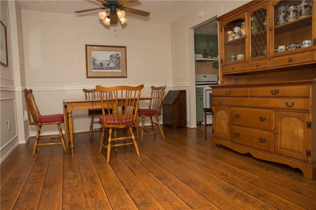 8827 Applegate Lane, Sandy Springs, Georgia 30350, 3 Bedrooms Bedrooms, ,2 BathroomsBathrooms,Residential,Sold,8827 Applegate Lane,5850644