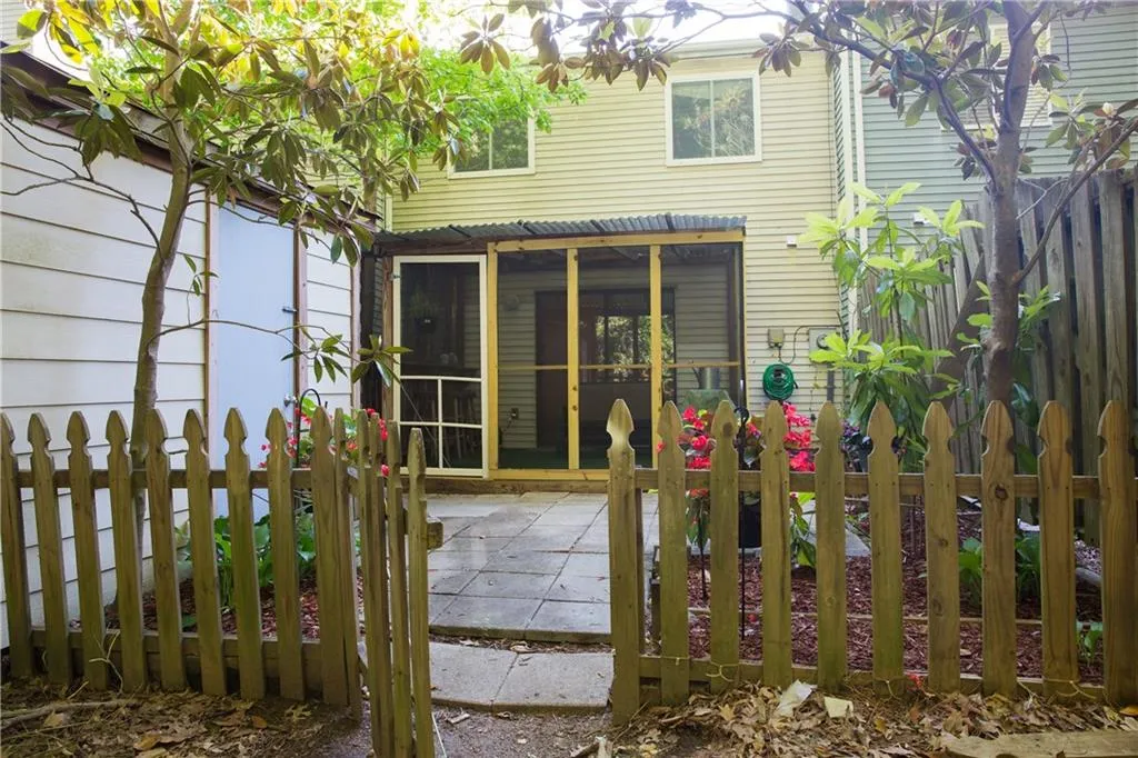 8827 Applegate Lane, Sandy Springs, Georgia 30350, 3 Bedrooms Bedrooms, ,2 BathroomsBathrooms,Residential,Sold,8827 Applegate Lane,5850644