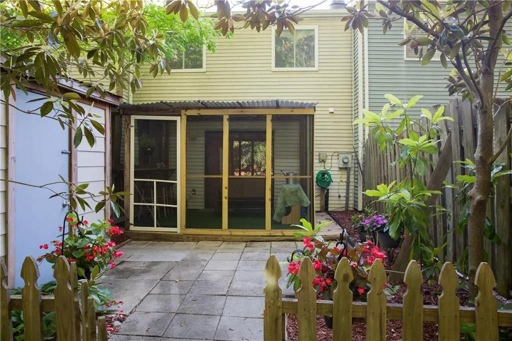 8827 Applegate Lane, Sandy Springs, Georgia 30350, 3 Bedrooms Bedrooms, ,2 BathroomsBathrooms,Residential,Sold,8827 Applegate Lane,5850644