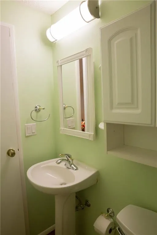 8827 Applegate Lane, Sandy Springs, Georgia 30350, 3 Bedrooms Bedrooms, ,2 BathroomsBathrooms,Residential,Sold,8827 Applegate Lane,5850644