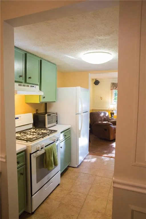 8827 Applegate Lane, Sandy Springs, Georgia 30350, 3 Bedrooms Bedrooms, ,2 BathroomsBathrooms,Residential,Sold,8827 Applegate Lane,5850644