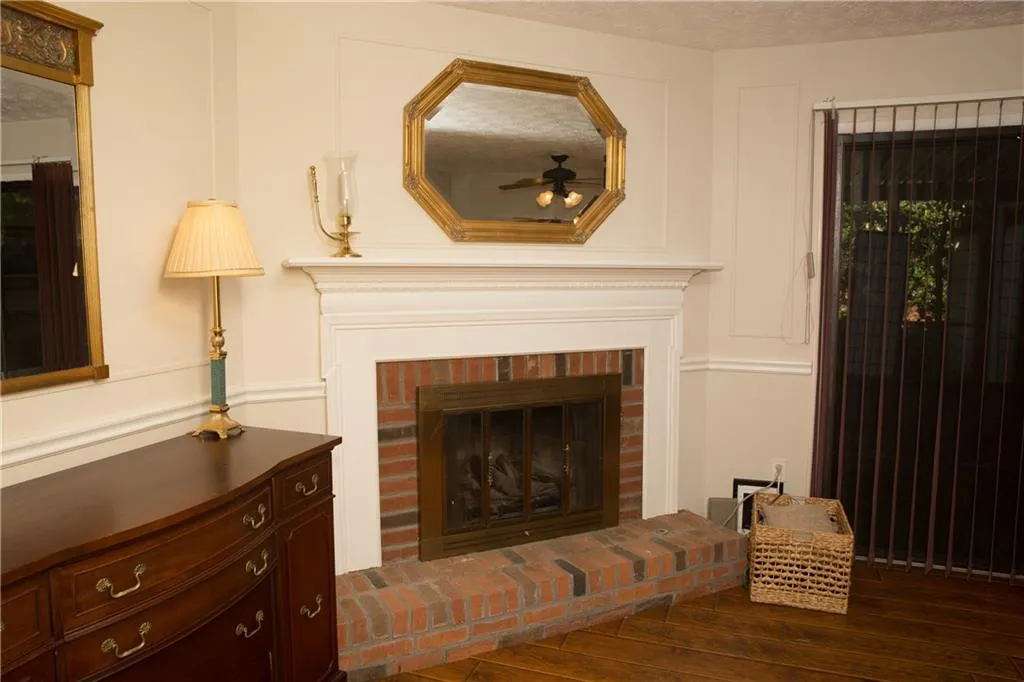 8827 Applegate Lane, Sandy Springs, Georgia 30350, 3 Bedrooms Bedrooms, ,2 BathroomsBathrooms,Residential,Sold,8827 Applegate Lane,5850644