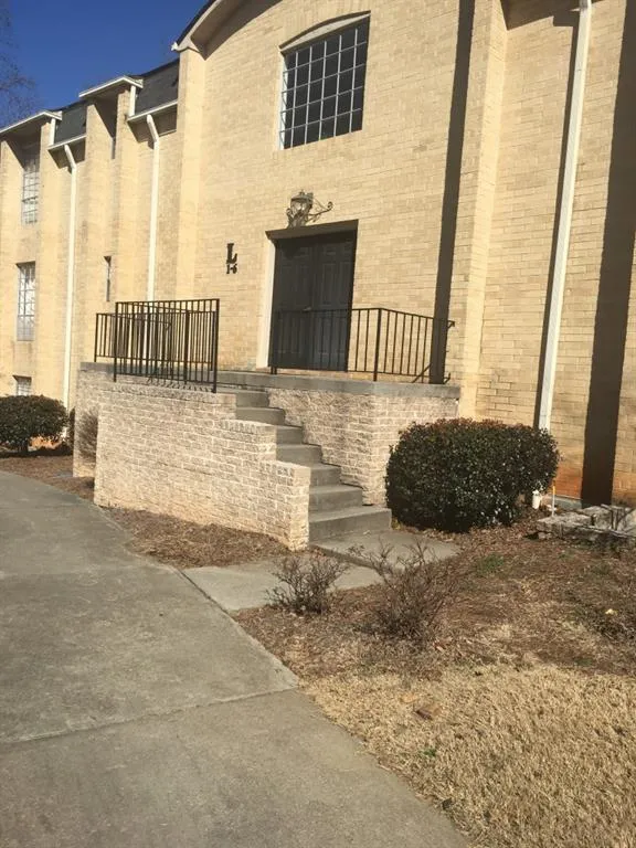 5400 Roswell Road Unit L1, Atlanta, Georgia 30342, 2 Bedrooms Bedrooms, ,2 BathroomsBathrooms,Residential,Sold,5400 Roswell Road Unit L1,5957658