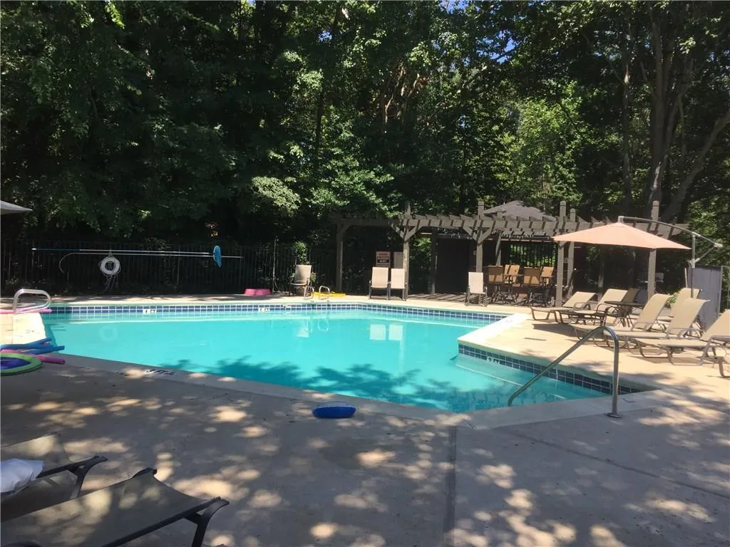 5147 Roswell Road Unit 4, Atlanta, Georgia 30342, 2 Bedrooms Bedrooms, ,1 BathroomBathrooms,Residential,Sold,5147 Roswell Road Unit 4,5741793