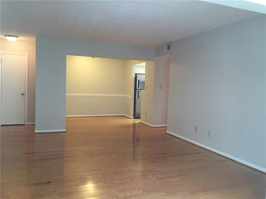 5147 Roswell Road Unit 4, Atlanta, Georgia 30342, 2 Bedrooms Bedrooms, ,1 BathroomBathrooms,Residential,Sold,5147 Roswell Road Unit 4,5741793