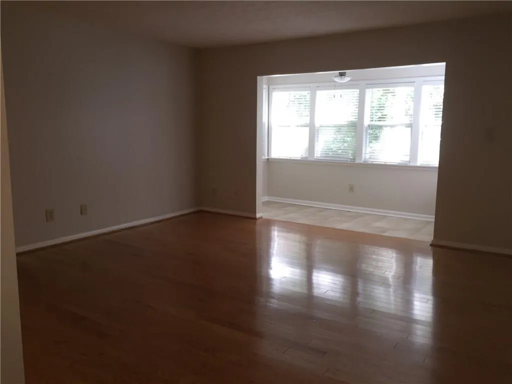5147 Roswell Road Unit 4, Atlanta, Georgia 30342, 2 Bedrooms Bedrooms, ,1 BathroomBathrooms,Residential,Sold,5147 Roswell Road Unit 4,5741793