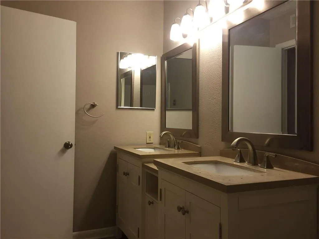 5147 Roswell Road Unit 4, Atlanta, Georgia 30342, 2 Bedrooms Bedrooms, ,1 BathroomBathrooms,Residential,Sold,5147 Roswell Road Unit 4,5741793