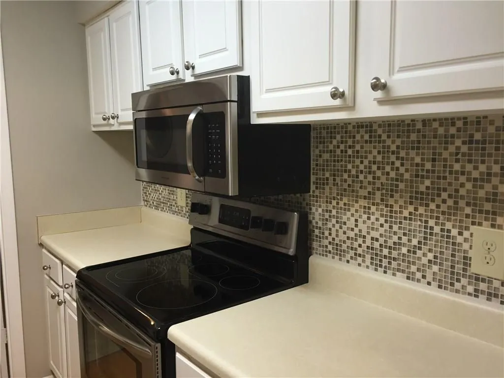 5147 Roswell Road Unit 4, Atlanta, Georgia 30342, 2 Bedrooms Bedrooms, ,1 BathroomBathrooms,Residential,Sold,5147 Roswell Road Unit 4,5741793