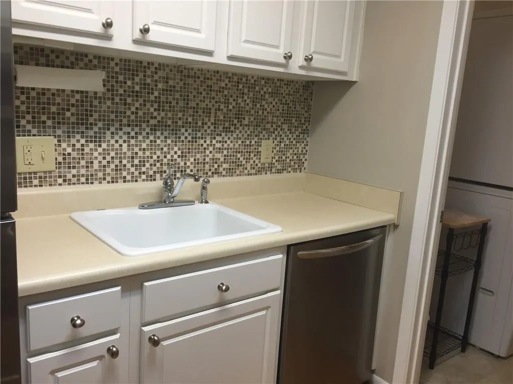 5147 Roswell Road Unit 4, Atlanta, Georgia 30342, 2 Bedrooms Bedrooms, ,1 BathroomBathrooms,Residential,Sold,5147 Roswell Road Unit 4,5741793