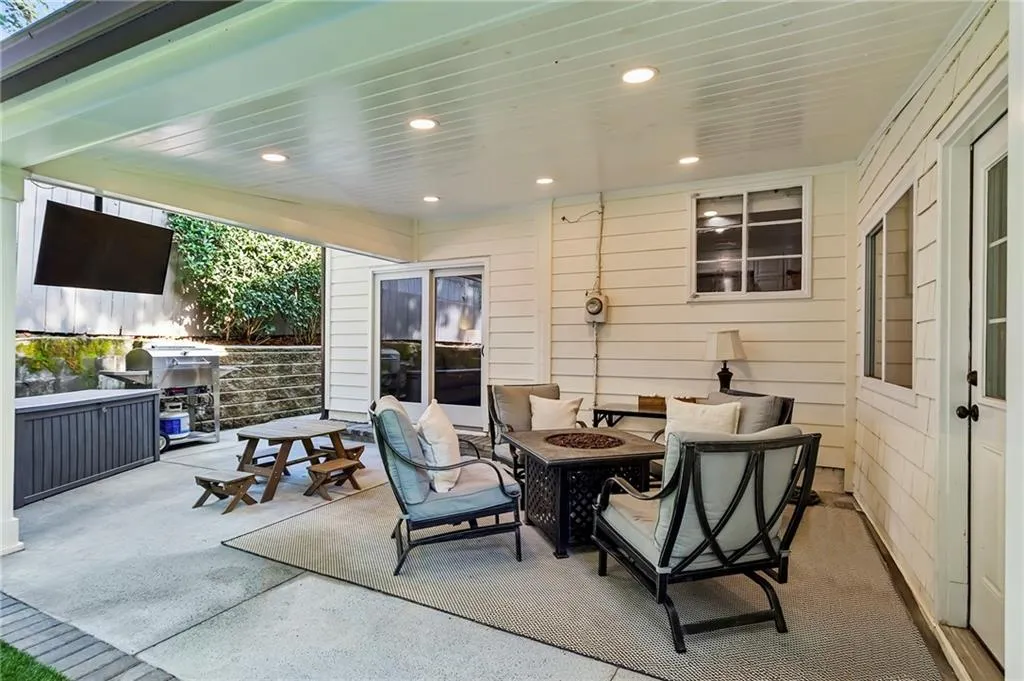 688 Forrest Trail Nw, Atlanta, Georgia 30318, 3 Bedrooms Bedrooms, ,2 BathroomsBathrooms,Residential,For Sale,688 Forrest Trail Nw,7625257