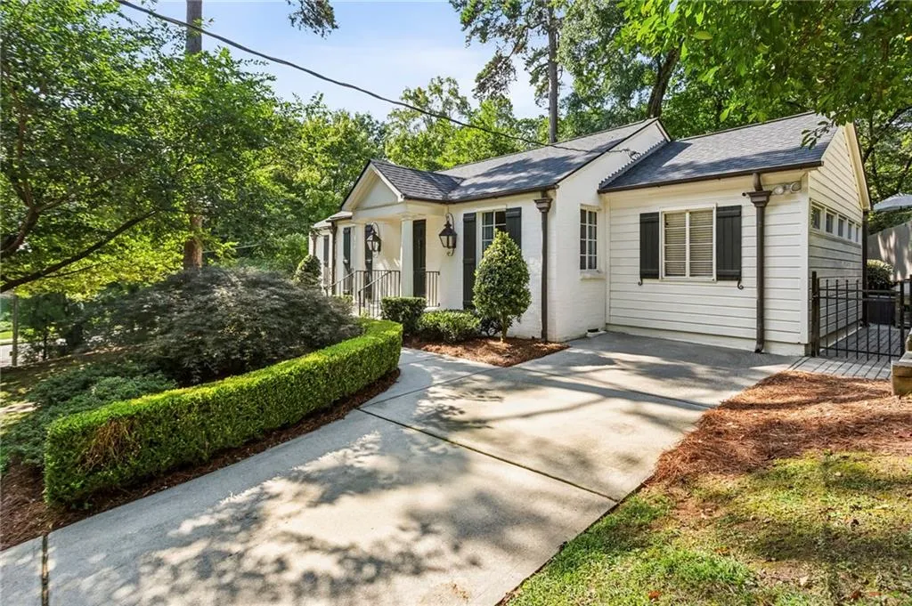 688 Forrest Trail Nw, Atlanta, Georgia 30318, 3 Bedrooms Bedrooms, ,2 BathroomsBathrooms,Residential,For Sale,688 Forrest Trail Nw,7625257