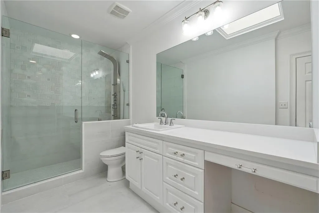 3636 Peachtree Road Ne Unit 405, Atlanta, Georgia 30319, 1 Bedroom Bedrooms, ,1 BathroomBathrooms,Residential,For Sale,3636 Peachtree Road Ne Unit 405,7538410