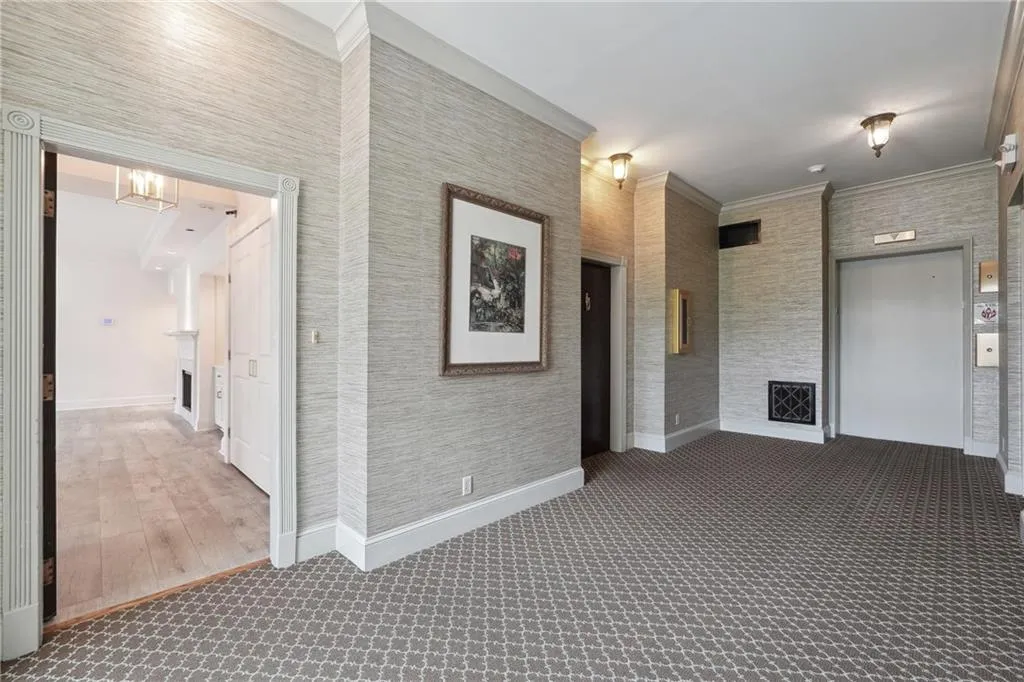 3636 Peachtree Road Ne Unit 405, Atlanta, Georgia 30319, 1 Bedroom Bedrooms, ,1 BathroomBathrooms,Residential,For Sale,3636 Peachtree Road Ne Unit 405,7538410