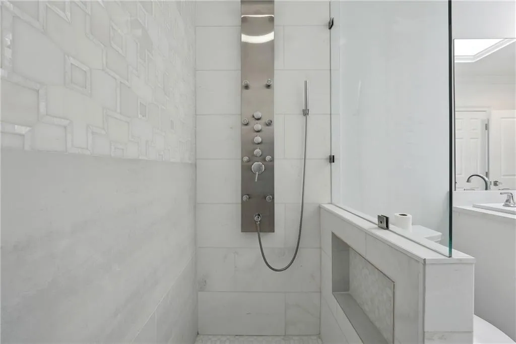3636 Peachtree Road Ne Unit 405, Atlanta, Georgia 30319, 1 Bedroom Bedrooms, ,1 BathroomBathrooms,Residential,For Sale,3636 Peachtree Road Ne Unit 405,7538410