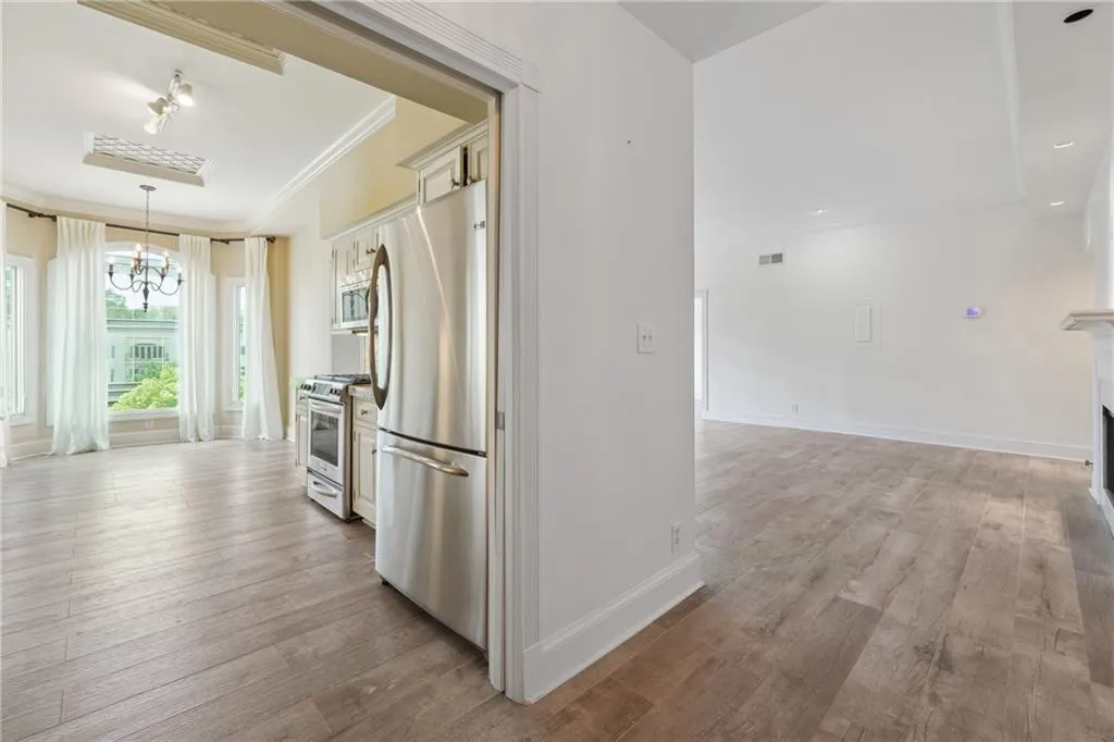 3636 Peachtree Road Ne Unit 405, Atlanta, Georgia 30319, 1 Bedroom Bedrooms, ,1 BathroomBathrooms,Residential,For Sale,3636 Peachtree Road Ne Unit 405,7538410