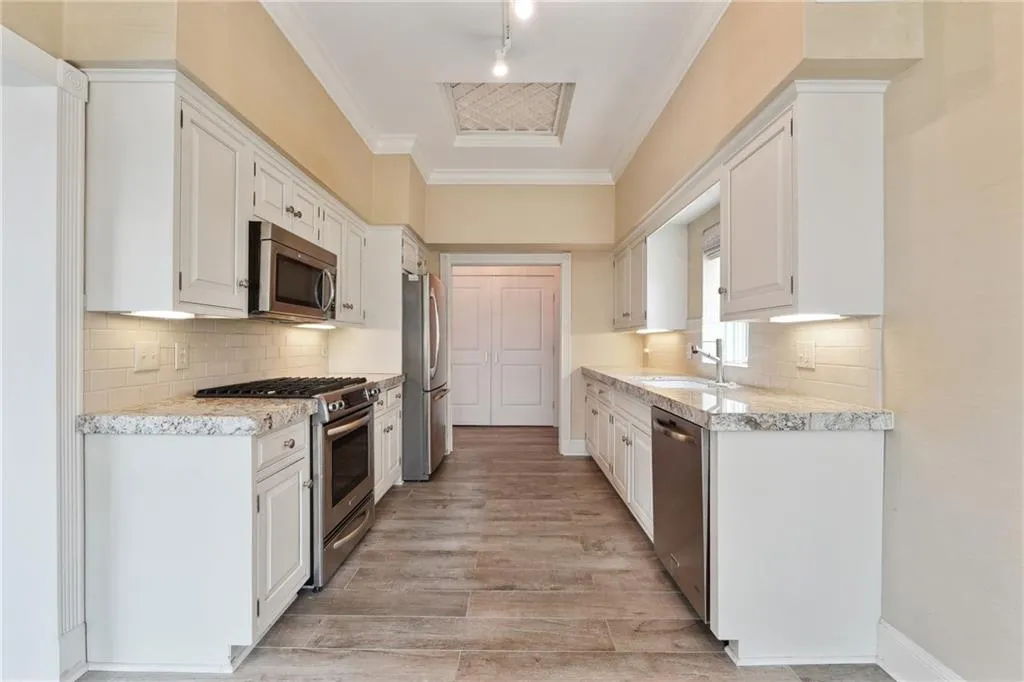 3636 Peachtree Road Ne Unit 405, Atlanta, Georgia 30319, 1 Bedroom Bedrooms, ,1 BathroomBathrooms,Residential,For Sale,3636 Peachtree Road Ne Unit 405,7538410