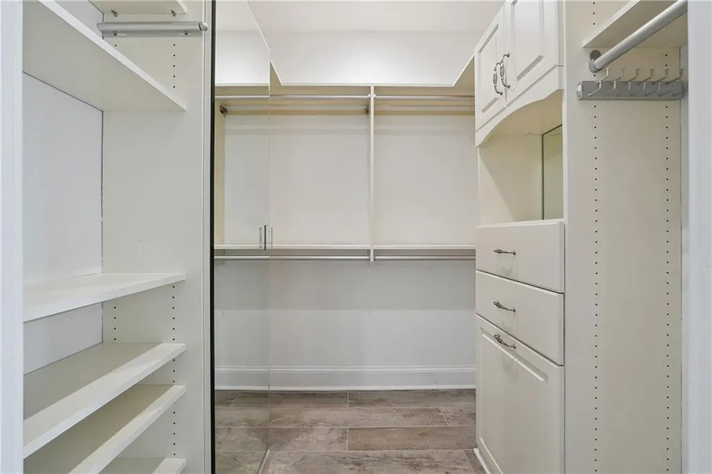 3636 Peachtree Road Ne Unit 405, Atlanta, Georgia 30319, 1 Bedroom Bedrooms, ,1 BathroomBathrooms,Residential,For Sale,3636 Peachtree Road Ne Unit 405,7538410