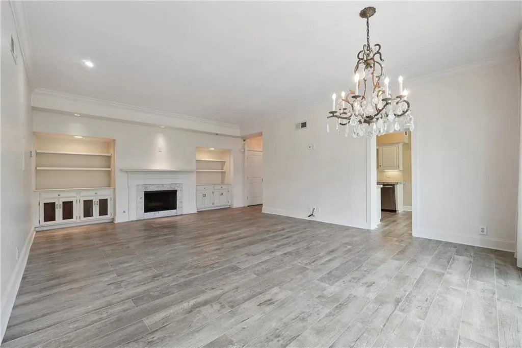 3636 Peachtree Road Ne Unit 405, Atlanta, Georgia 30319, 1 Bedroom Bedrooms, ,1 BathroomBathrooms,Residential,For Sale,3636 Peachtree Road Ne Unit 405,7538410