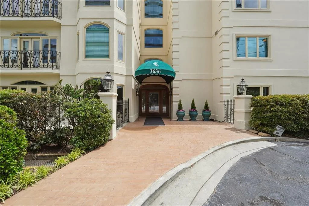 3636 Peachtree Road Ne Unit 405, Atlanta, Georgia 30319, 1 Bedroom Bedrooms, ,1 BathroomBathrooms,Residential,For Sale,3636 Peachtree Road Ne Unit 405,7538410