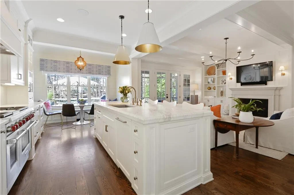 4666 E Conway Drive Nw, Sandy Springs, Georgia 30327, 6 Bedrooms Bedrooms, ,6 BathroomsBathrooms,Residential,Sold,4666 E Conway Drive Nw,6843257