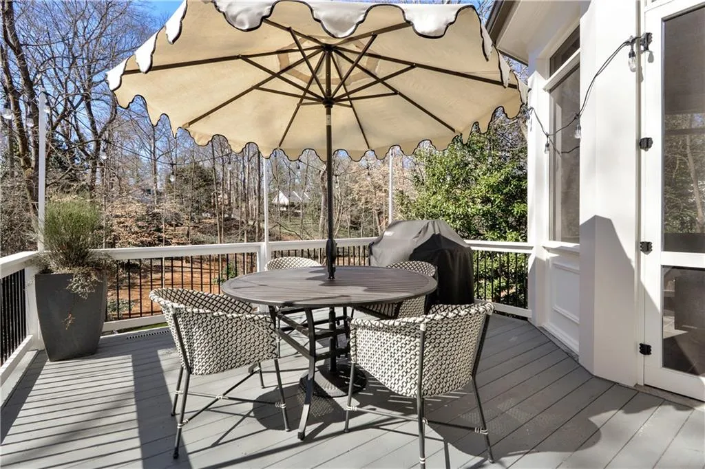 4666 E Conway Drive Nw, Sandy Springs, Georgia 30327, 6 Bedrooms Bedrooms, ,6 BathroomsBathrooms,Residential,Sold,4666 E Conway Drive Nw,6843257