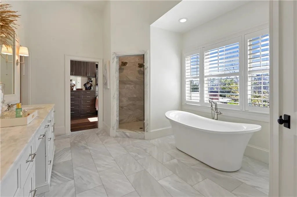 4666 E Conway Drive Nw, Sandy Springs, Georgia 30327, 6 Bedrooms Bedrooms, ,6 BathroomsBathrooms,Residential,Sold,4666 E Conway Drive Nw,6843257