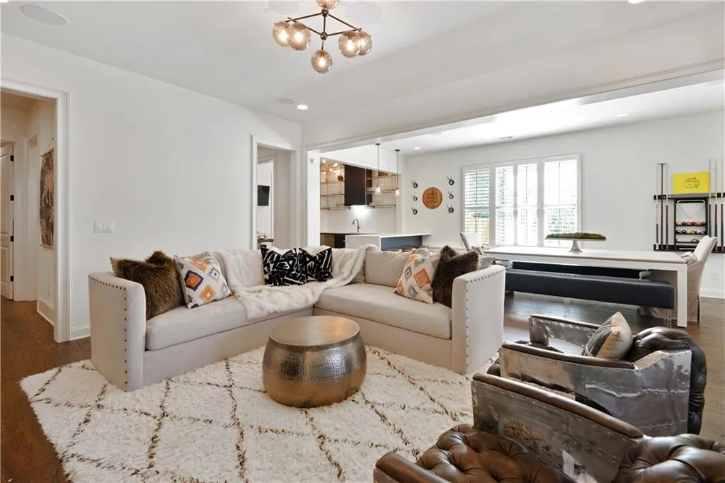4666 E Conway Drive Nw, Sandy Springs, Georgia 30327, 6 Bedrooms Bedrooms, ,6 BathroomsBathrooms,Residential,Sold,4666 E Conway Drive Nw,6843257