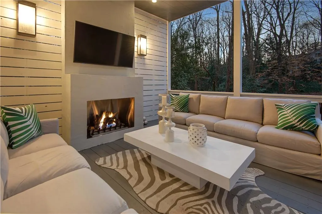 4666 E Conway Drive Nw, Sandy Springs, Georgia 30327, 6 Bedrooms Bedrooms, ,6 BathroomsBathrooms,Residential,Sold,4666 E Conway Drive Nw,6843257