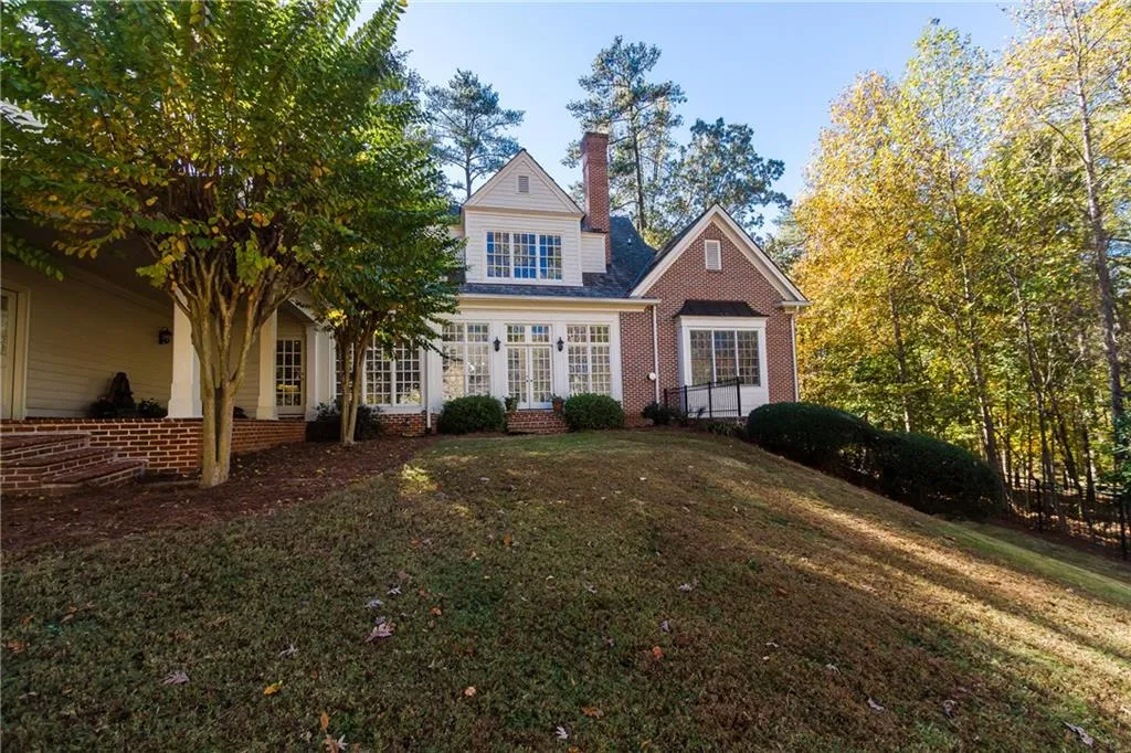 5695 Long Island Drive Nw, Atlanta, Georgia 30327, 6 Bedrooms Bedrooms, ,6 BathroomsBathrooms,Residential,Sold,5695 Long Island Drive Nw,5774628