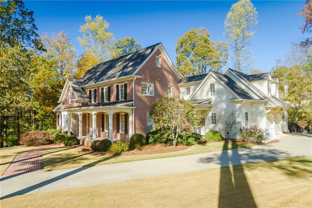 5695 Long Island Drive Nw, Atlanta, Georgia 30327, 6 Bedrooms Bedrooms, ,6 BathroomsBathrooms,Residential,Sold,5695 Long Island Drive Nw,5774628